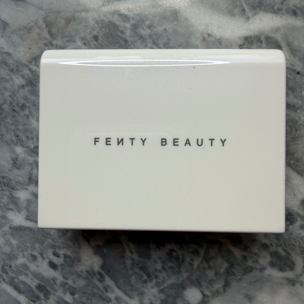 Fenty Beauty Invisimatte Blotting and Setting Powder Universal